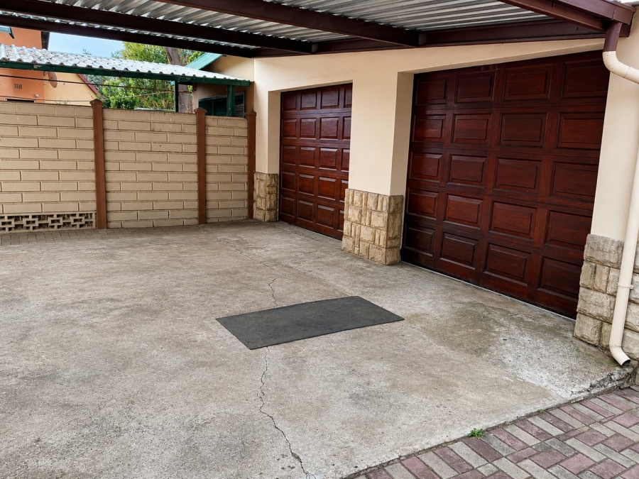 3 Bedroom Property for Sale in Geelhoutpark North West